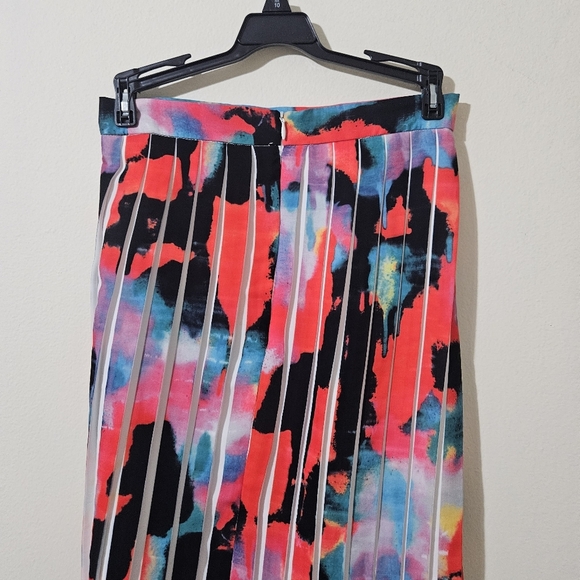 The Lines in Between Pleated Skirt - Picture 4 of 5